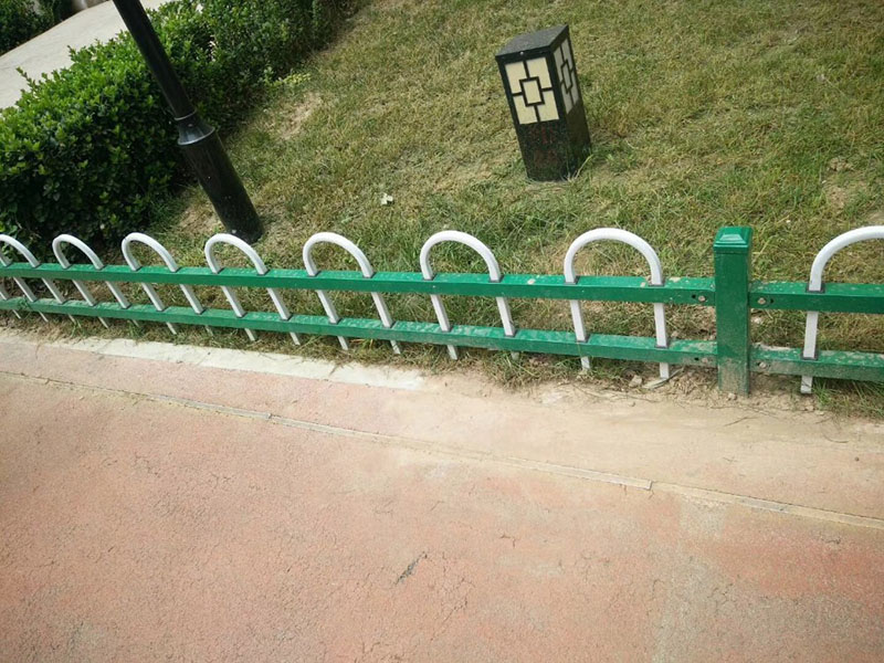 U型草坪護(hù)欄規(guī)格